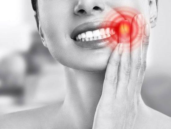 दांत के दर्द से राहत के लिए कुछ शीर्ष होम्योपैथिक दवाएं